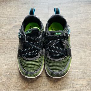Skechers Boy Green Light Sneaker. Size8